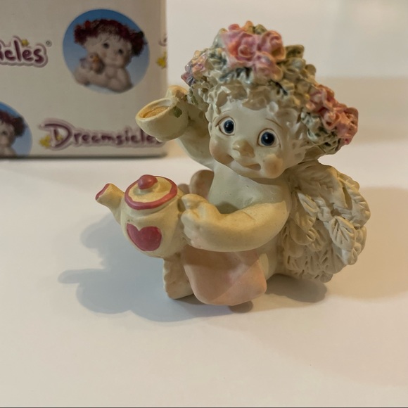 2/$30 Dreamsicles 1998 DC021 Angel Cherub High Tea Collectible Mini Figurine NIB - Picture 2 of 12